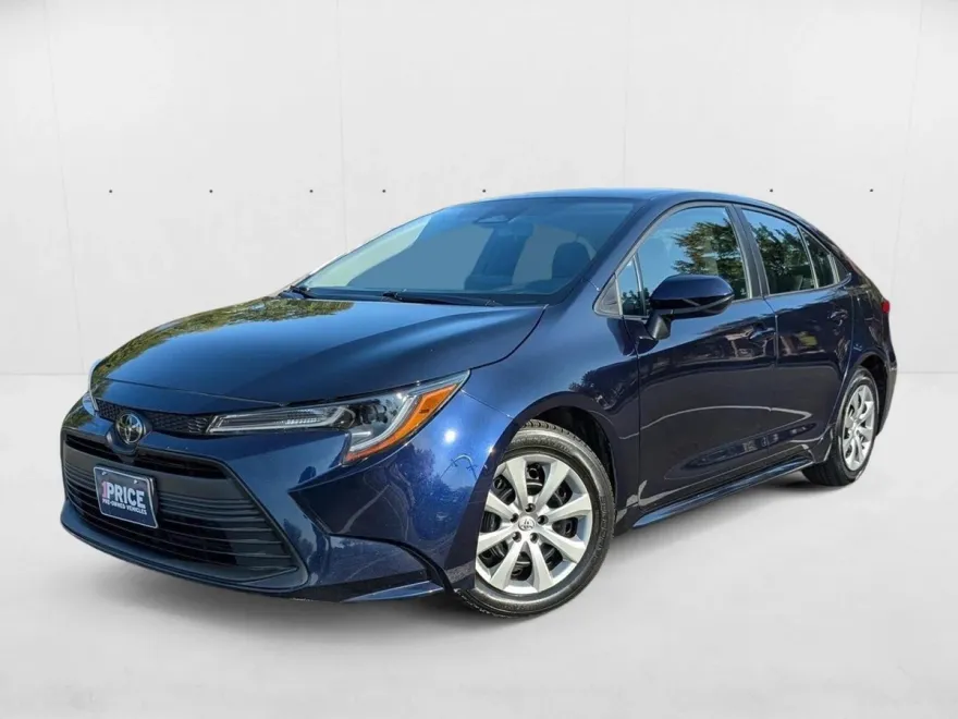 2023 Toyota Corolla LE photo 1