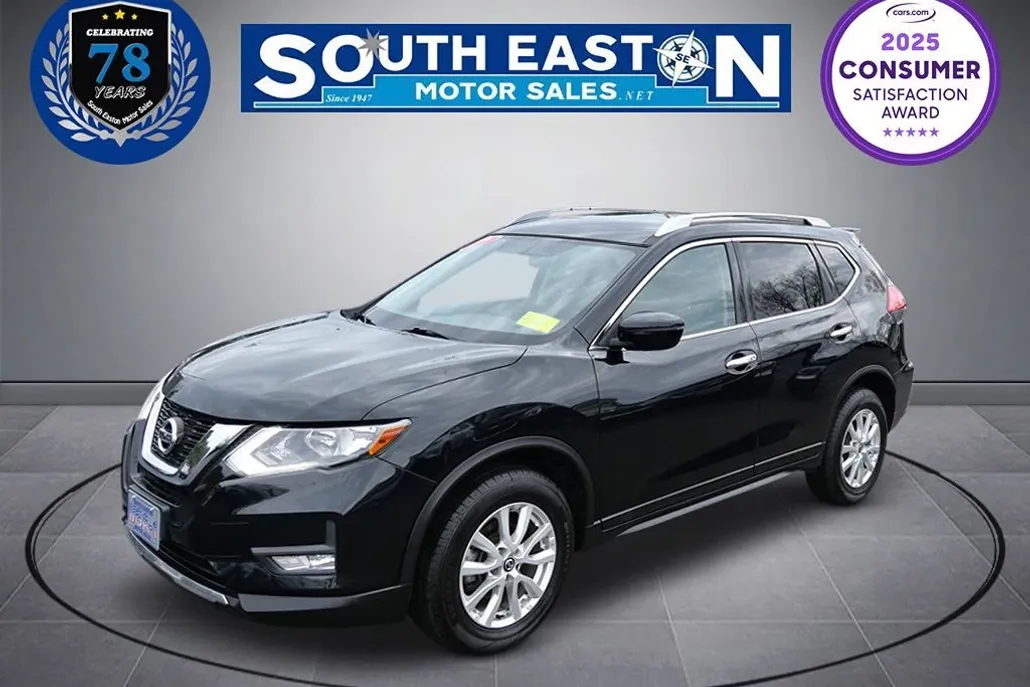 2017 Nissan Rogue SV photo 1