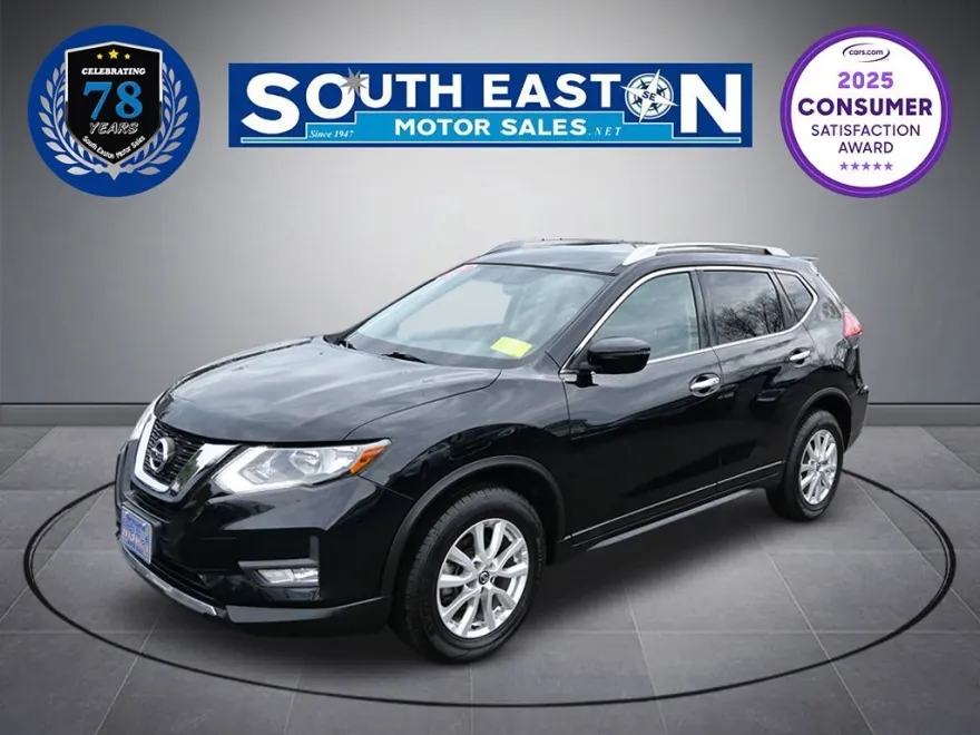 2017 Nissan Rogue SV photo 1