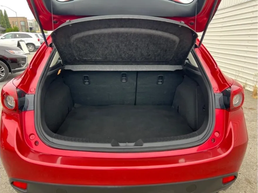 2015 Mazda Mazda3 s Grand Touring Hatchback photo 10