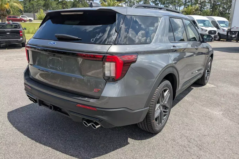 2025 Ford Explorer ST photo 1