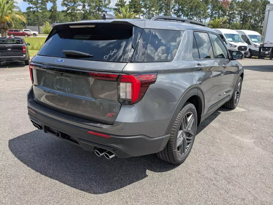 2025 Ford Explorer ST photo 1