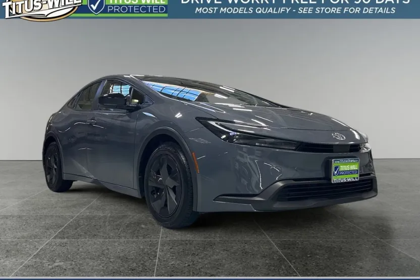 2023 Toyota Prius LE photo 1
