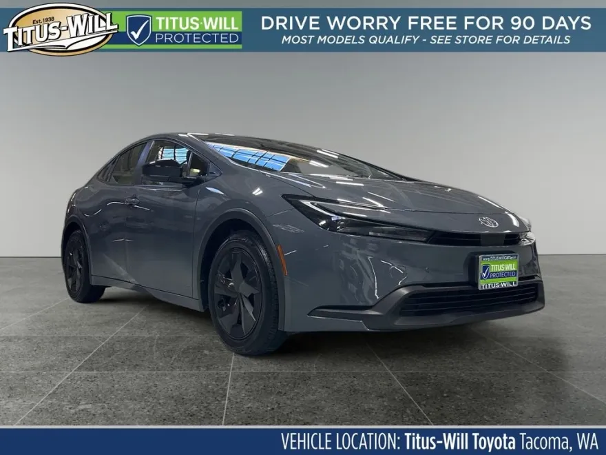 2023 Toyota Prius LE photo 1