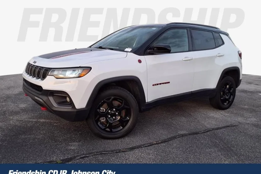 2024 Jeep Compass Trailhawk photo 1