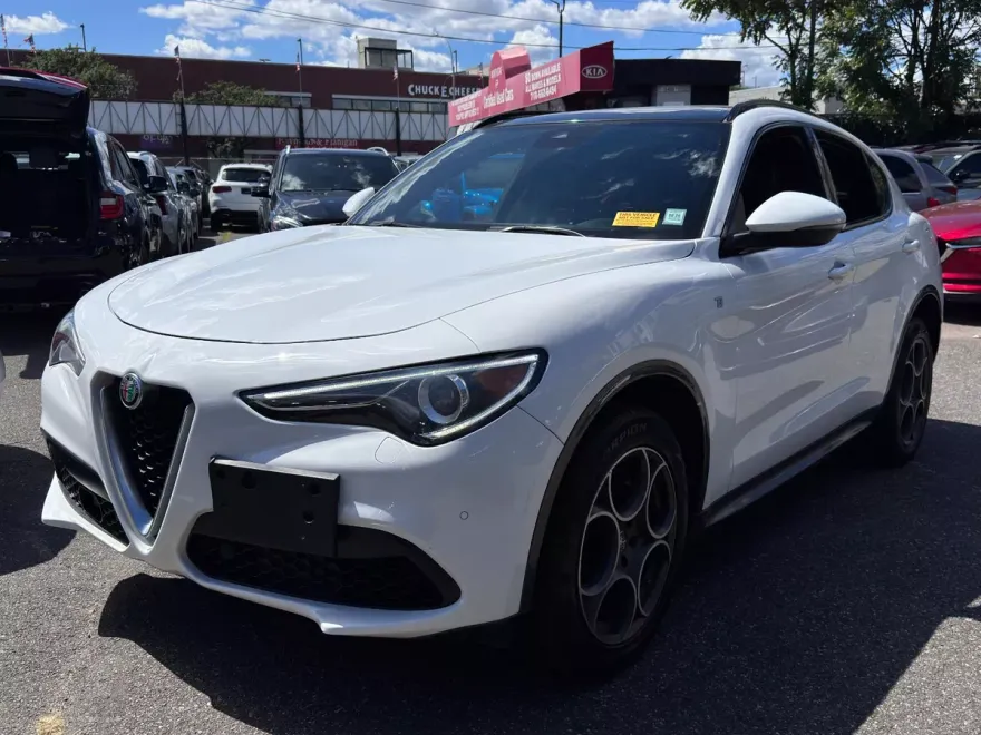 2022 Alfa Romeo Stelvio Ti photo 1