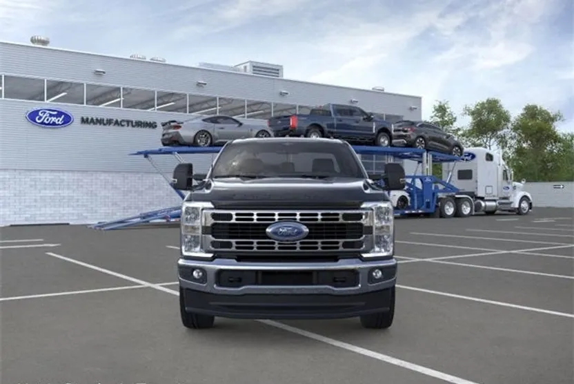 2025 Ford F-350 photo 1