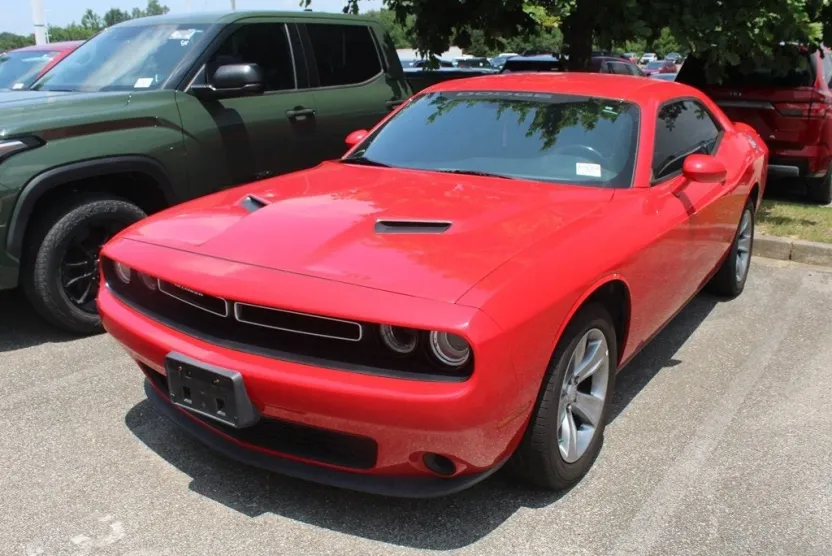 2018 Dodge Challenger SXT photo 1