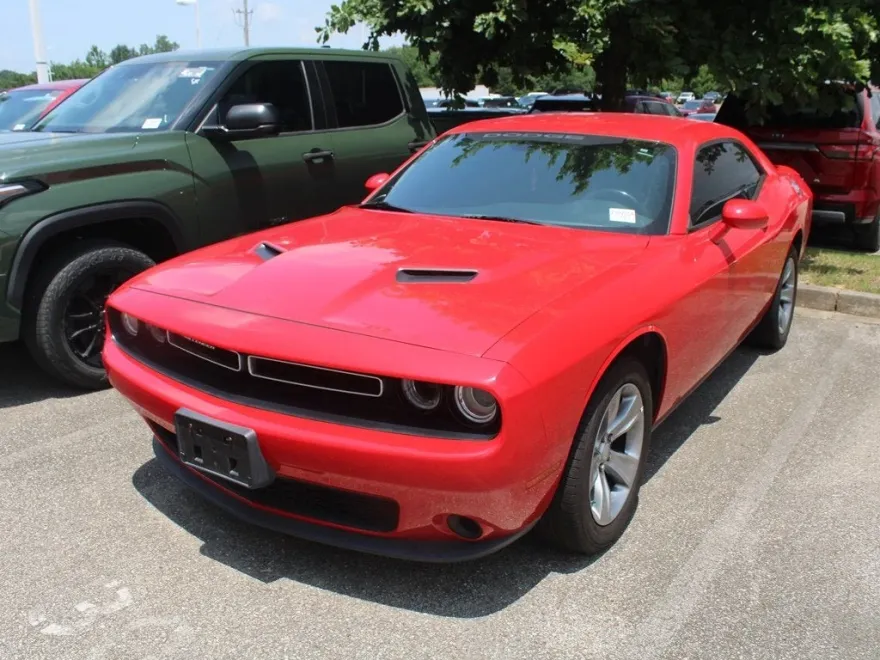 2018 Dodge Challenger SXT photo 1