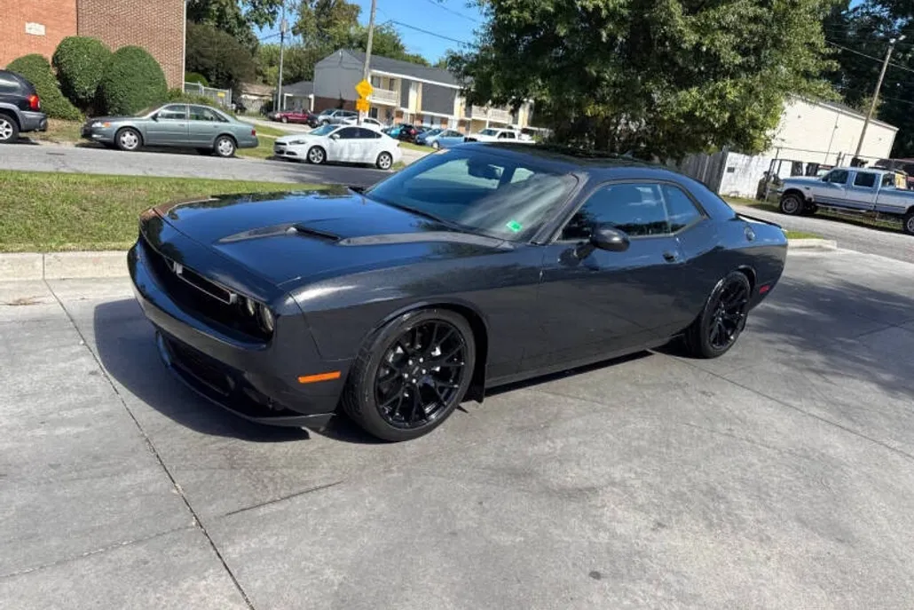 2015 Dodge Challenger R/T photo 1