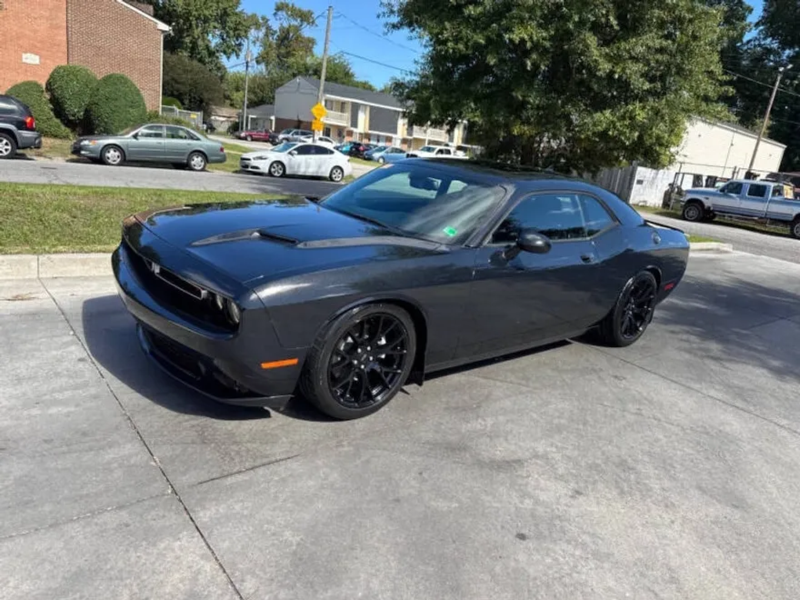2015 Dodge Challenger R/T photo 1