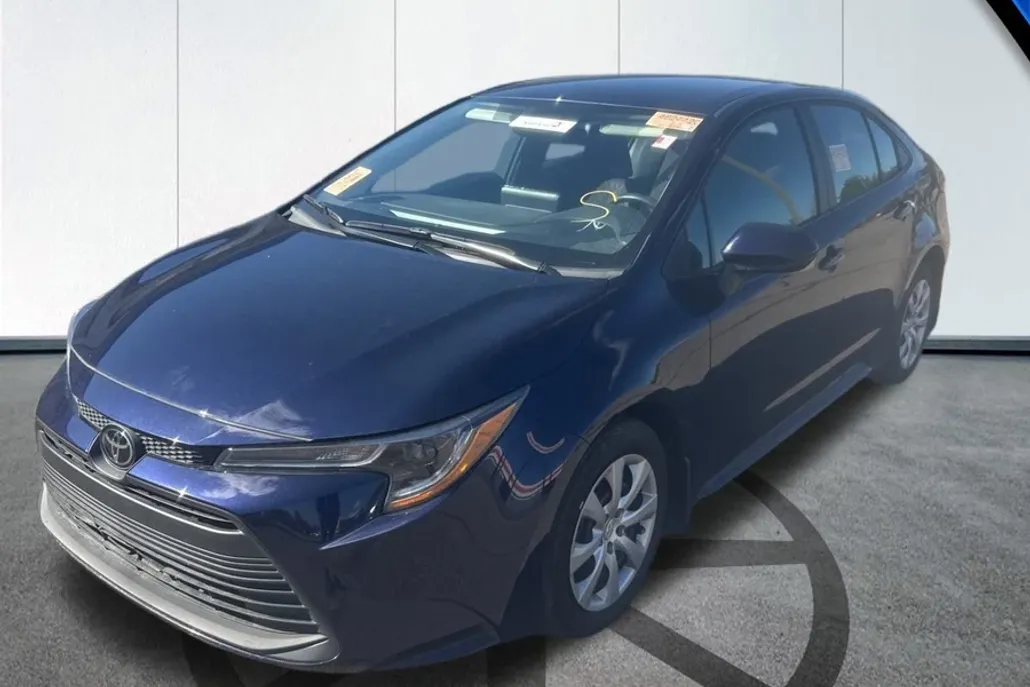 2025 Toyota Corolla LE photo 1