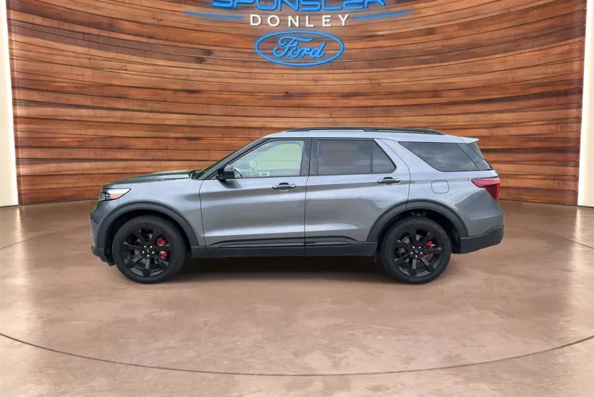 2023 Ford Explorer ST photo 1