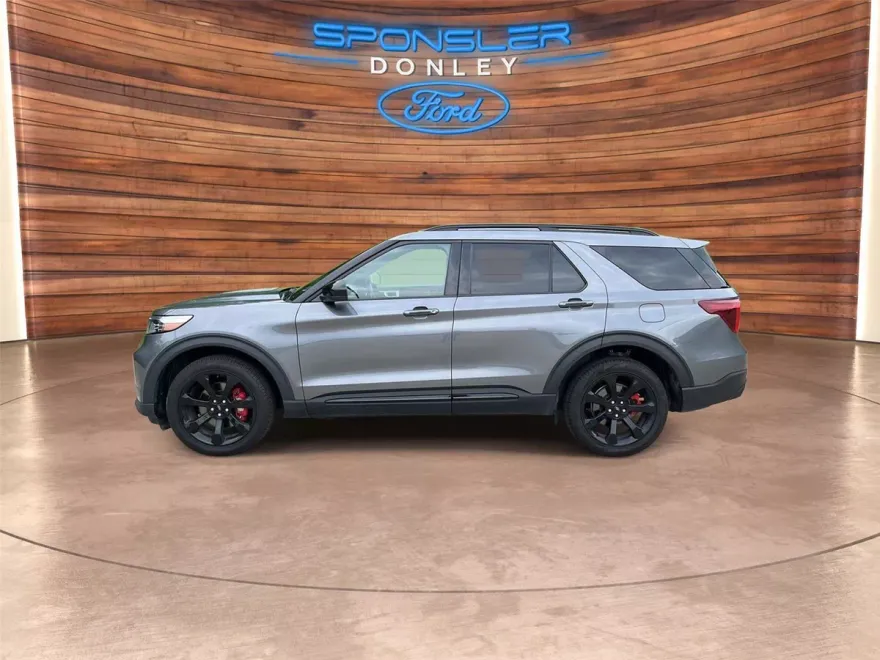2023 Ford Explorer ST photo 1
