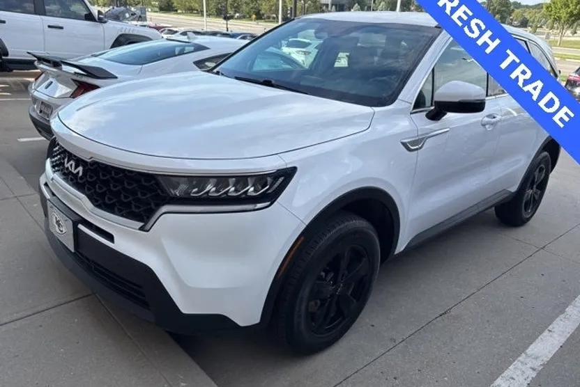 2023 Kia Sorento LX photo 1