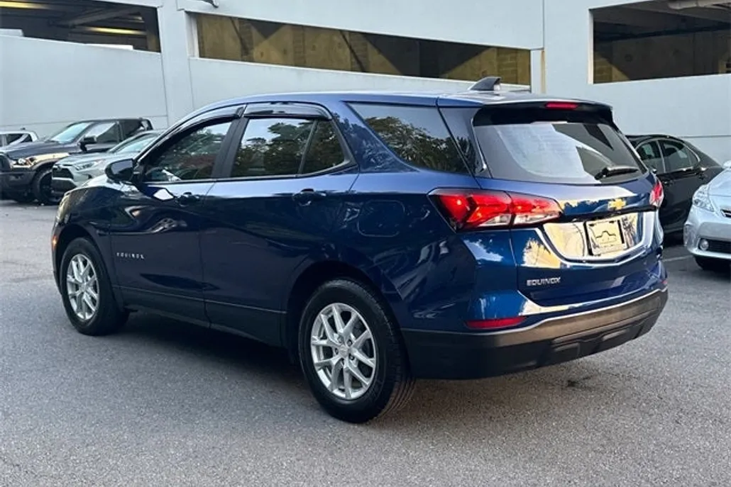 2022 Chevrolet Equinox LS photo 1