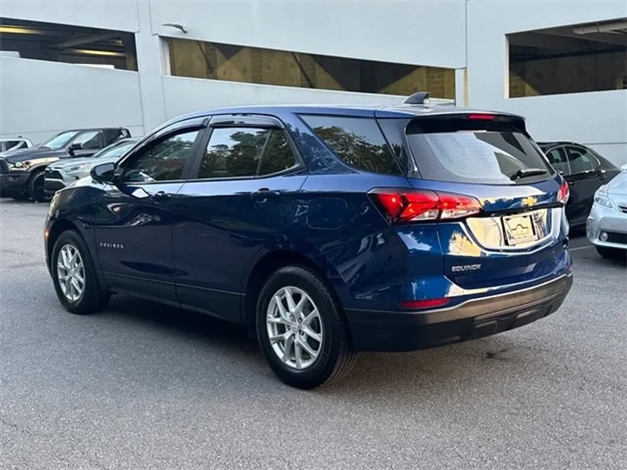 2022 Chevrolet Equinox LS photo 1