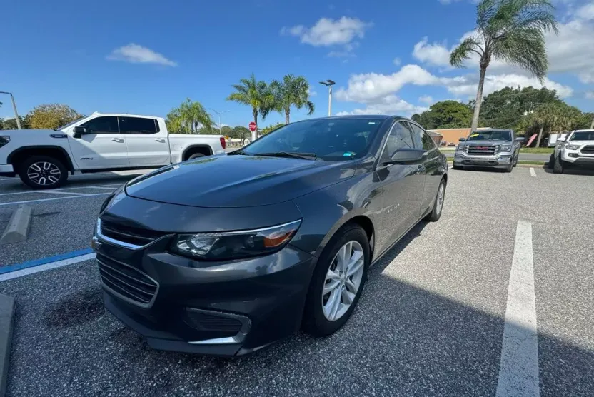 2018 Chevrolet Malibu 1LT photo 1