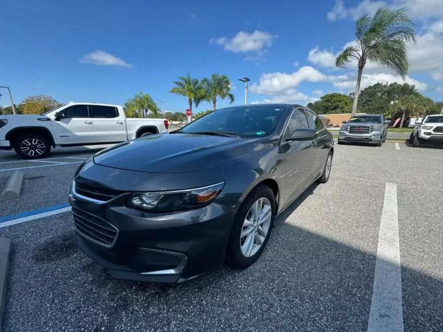 2018 Chevrolet Malibu 1LT photo 1
