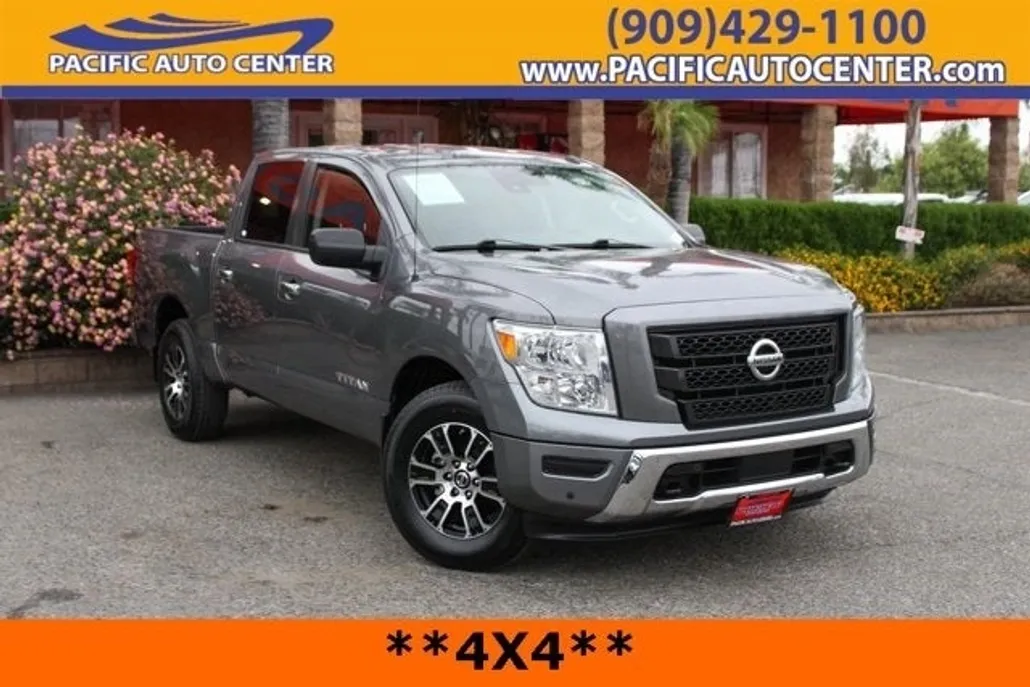 2021 Nissan Titan SV photo 1