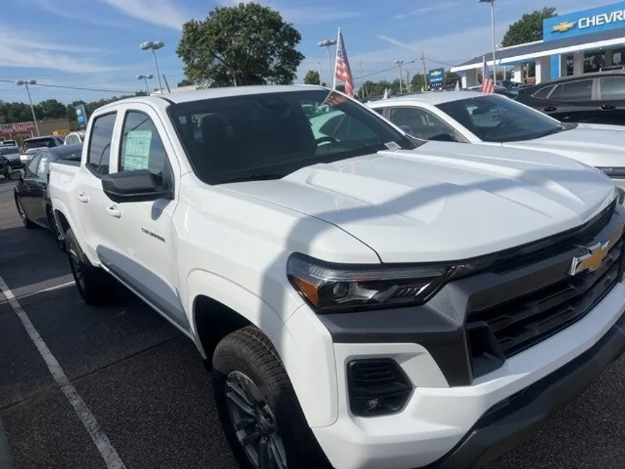 2026 Chevrolet Colorado LT photo 1