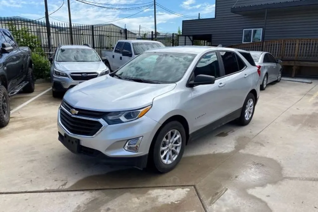 2021 Chevrolet Equinox LS photo 1