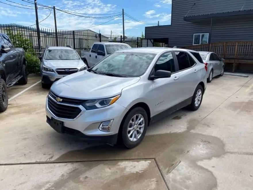 2021 Chevrolet Equinox LS photo 1
