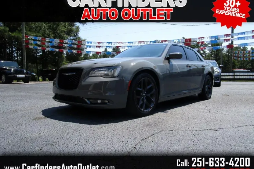 2019 Chrysler 300 LX photo 1