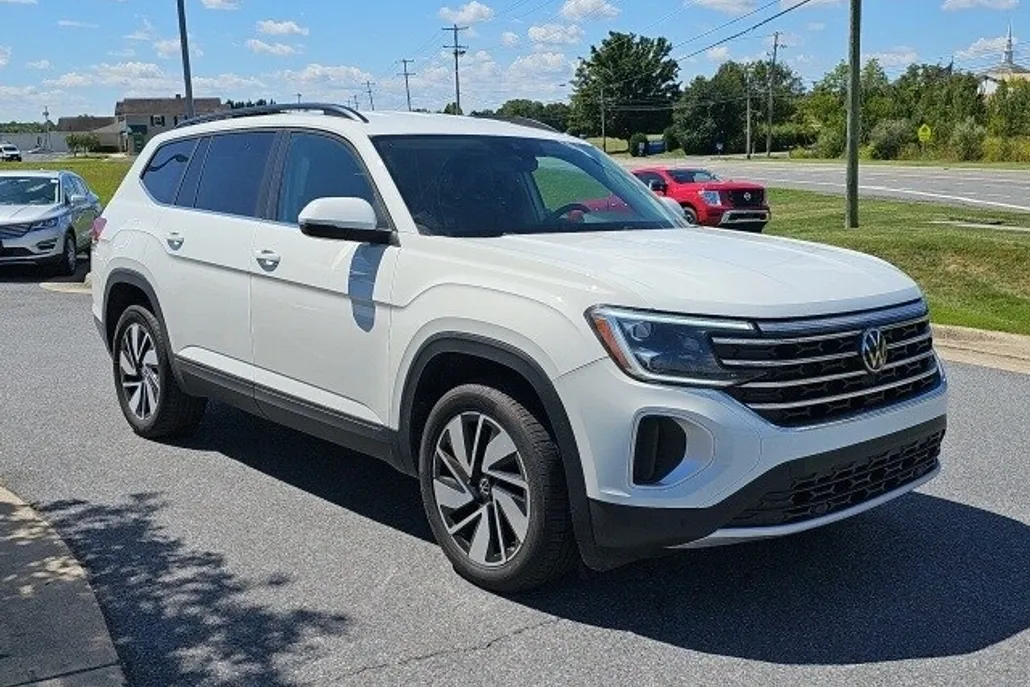 2024 Volkswagen Atlas SE Technology photo 1