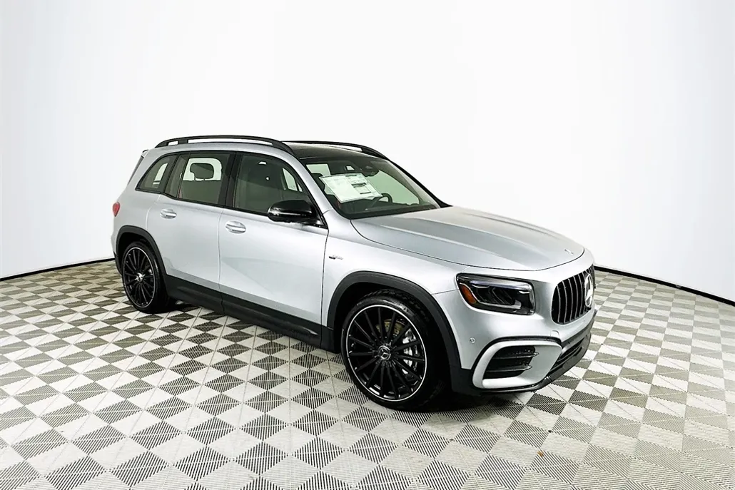 2025 Mercedes Benz GLB 35 AMG 4MATIC photo 1