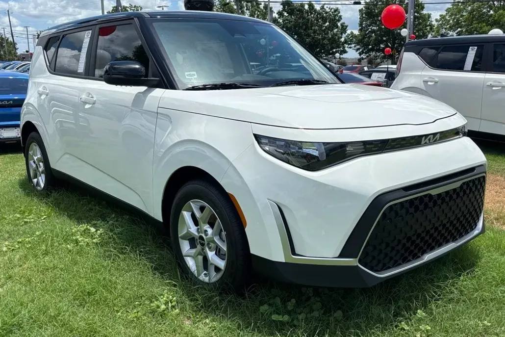 2025 Kia Soul LX S photo 1