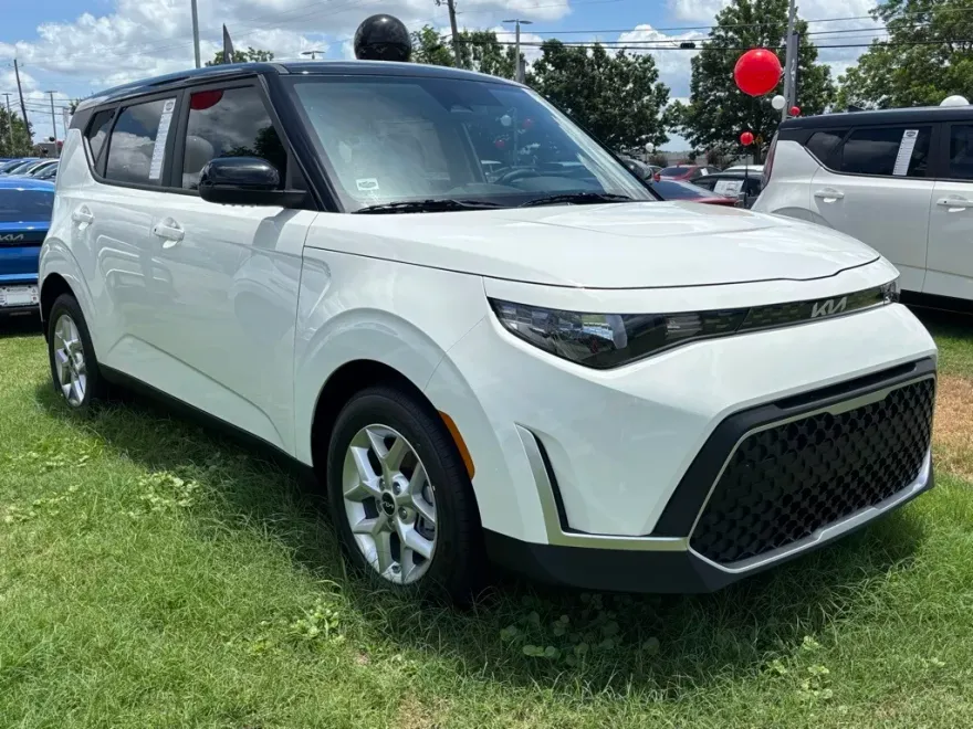 2025 Kia Soul LX S photo 1