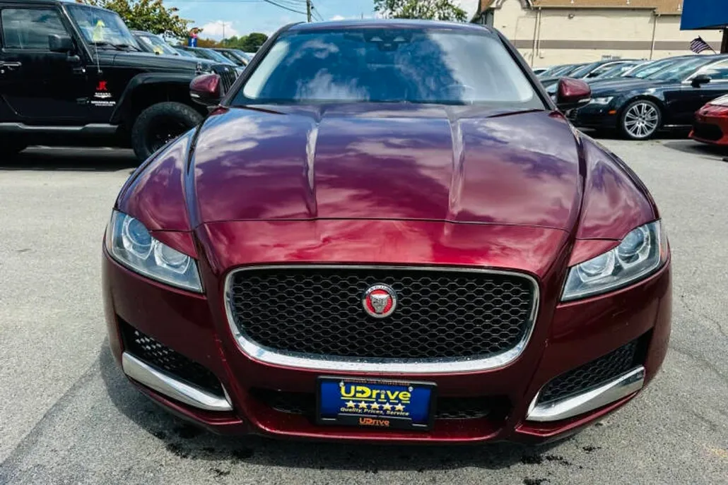 2017 Jaguar XF 20d Premium photo 1