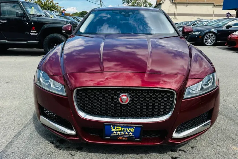 2017 Jaguar XF 20d Premium photo 1