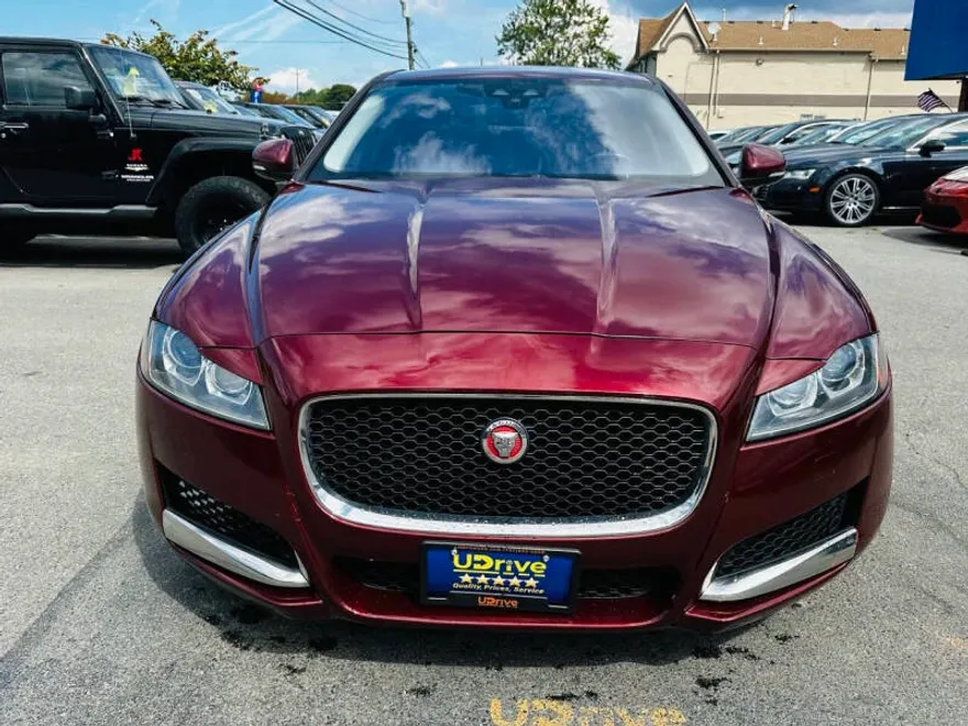 2017 Jaguar XF 20d Premium photo 1