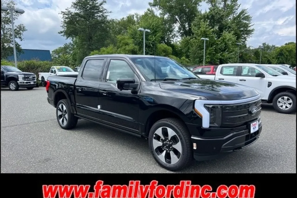 2025 Ford F-150 Lightning Platinum photo 1