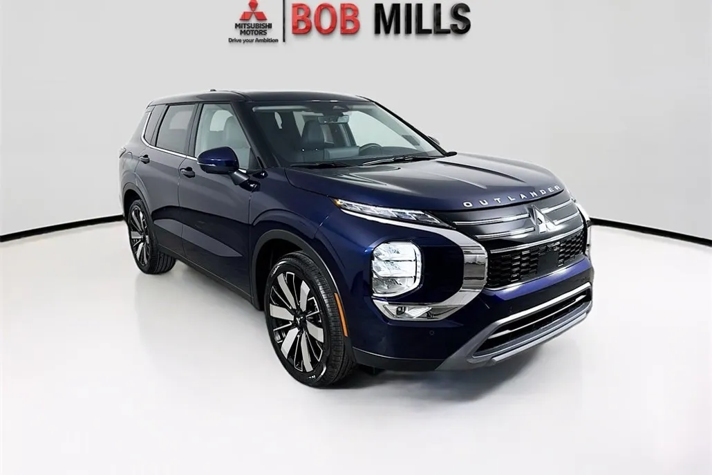 2025 Mitsubishi Outlander SE photo 1