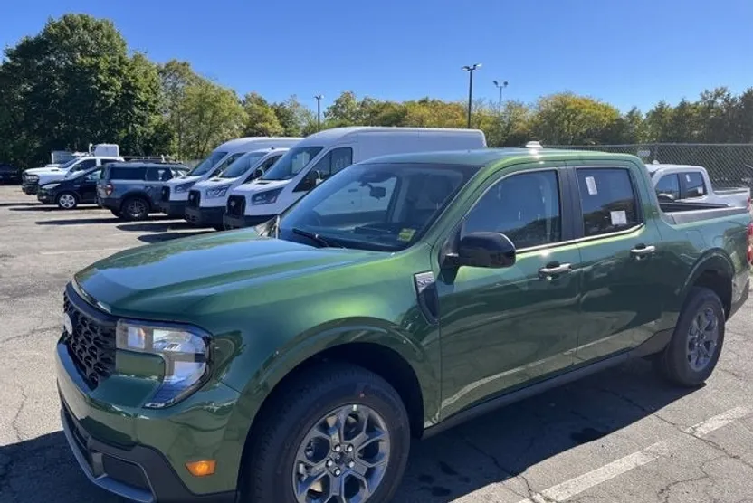 2025 Ford Maverick XLT photo 1