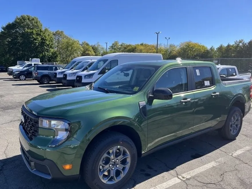 2025 Ford Maverick XLT photo 1