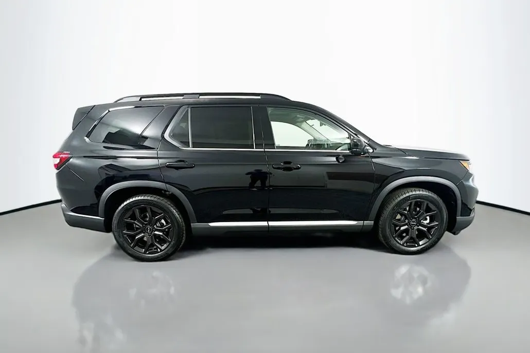 2025 Honda Pilot Touring photo 1