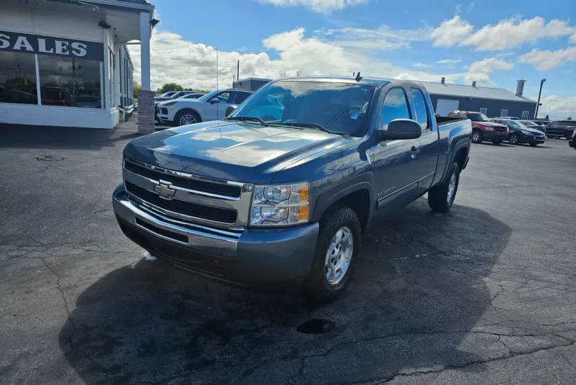 2010 Chevrolet Silverado 1500 LT photo 1