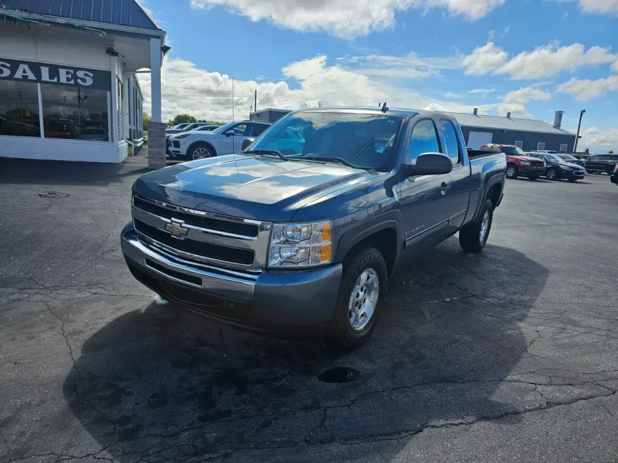2010 Chevrolet Silverado 1500 LT photo 1