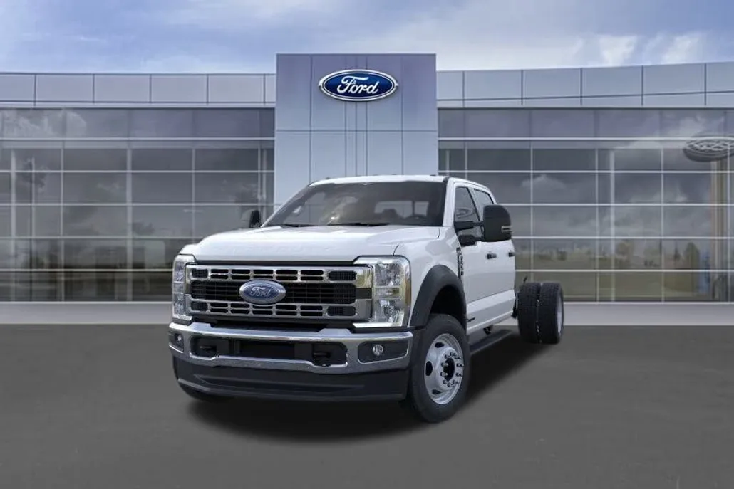 2025 Ford F-550 photo 1