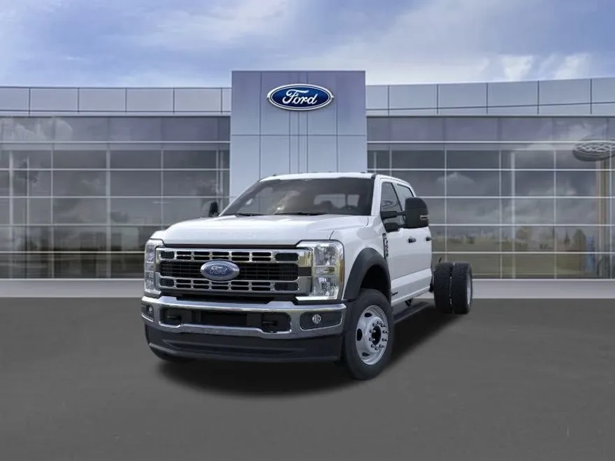 2025 Ford F-550 photo 1