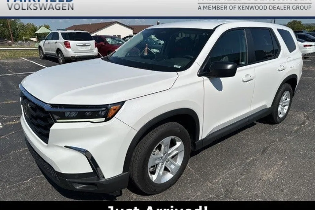 2023 Honda Pilot LX photo 1