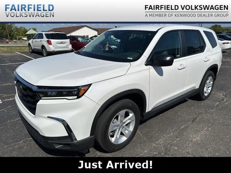 2023 Honda Pilot LX photo 1