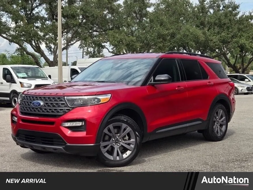 2023 Ford Explorer XLT photo 1