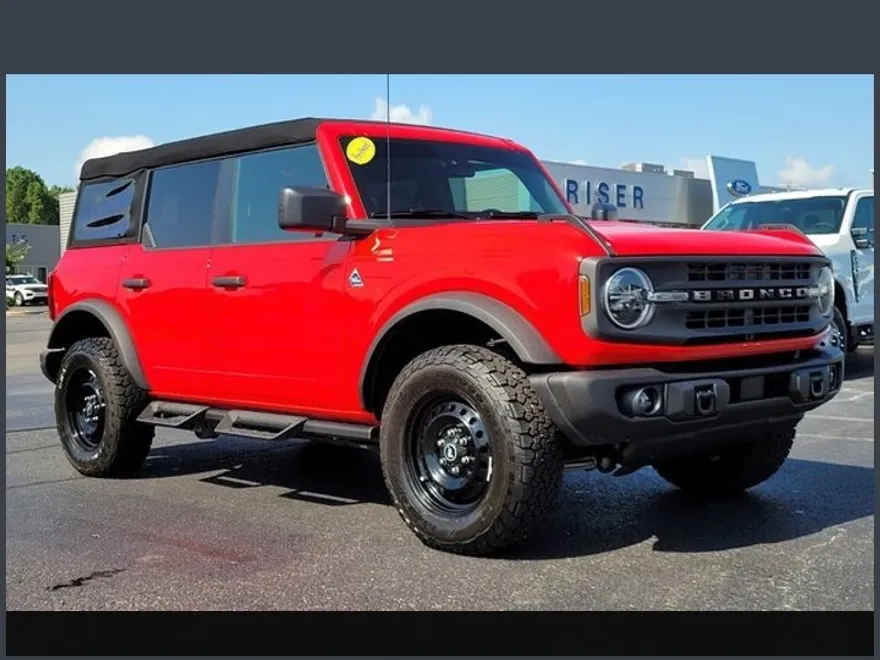 2023 Ford Bronco Black Diamond photo 1