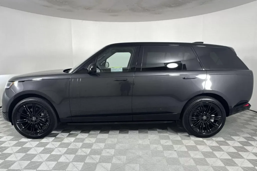 2025 Land Rover Range Rover SE photo 1