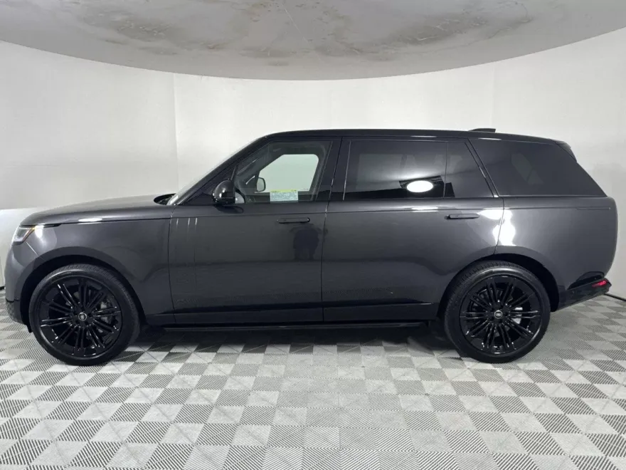 2025 Land Rover Range Rover SE photo 1